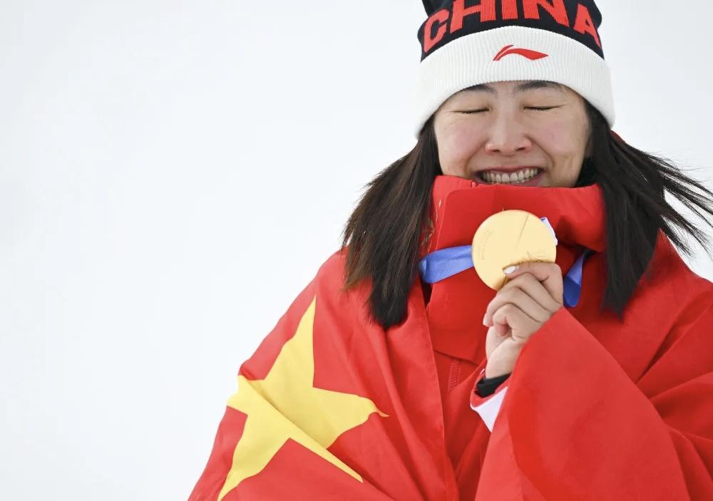 【上天给了每个人无限的机会，却只给了有限的时间、精力和才华，所以想优秀，就要专注