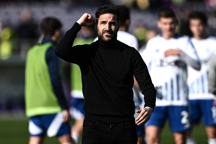 前西班牙中场法布雷加斯接受专访，谈到效力阿森纳、巴萨、切尔西的经历。主持人：我们