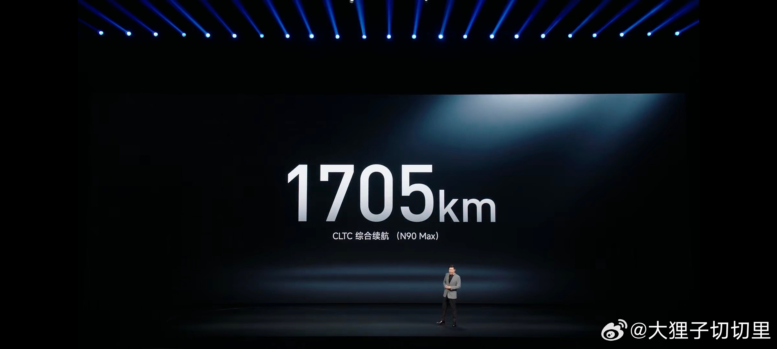 小米澎程增程有两套电池方案，52kWh 磷酸铁锂和75kWh 三元锂。N70 M