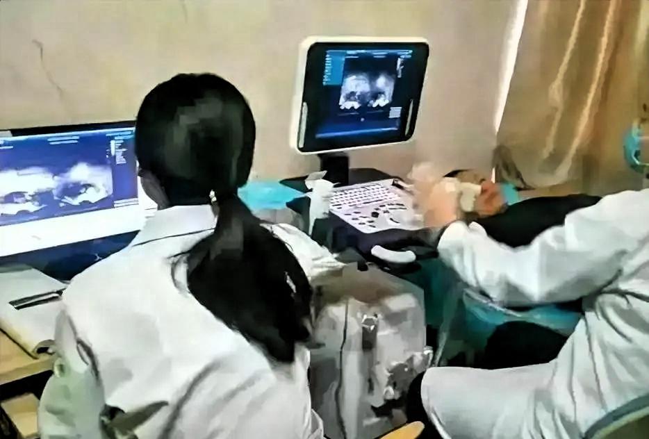 河北，一女子做妇科体检，可医生刚检查完隐私部位，并未让她穿裤子，而是让实习生再重