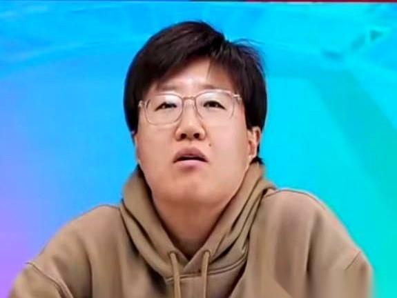 真的，别再聊什么输赢了。
没意思。
今晚这两个人，这场球，根本就没有失败者。
我