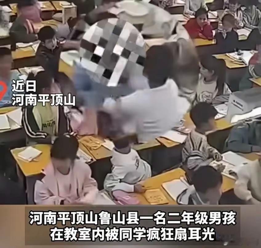 河南一男孩课堂上被同学狂扇耳光 还是老套路，学生一出事就先将校长撸掉，有用吗？问