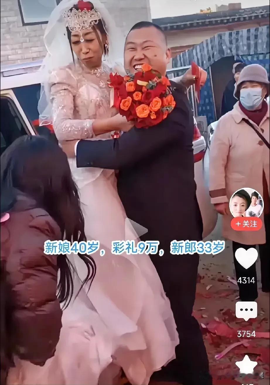 终于脱单了
看看这哥们高兴的，终于告别了单身生活，今后的日子会越来越精彩！
