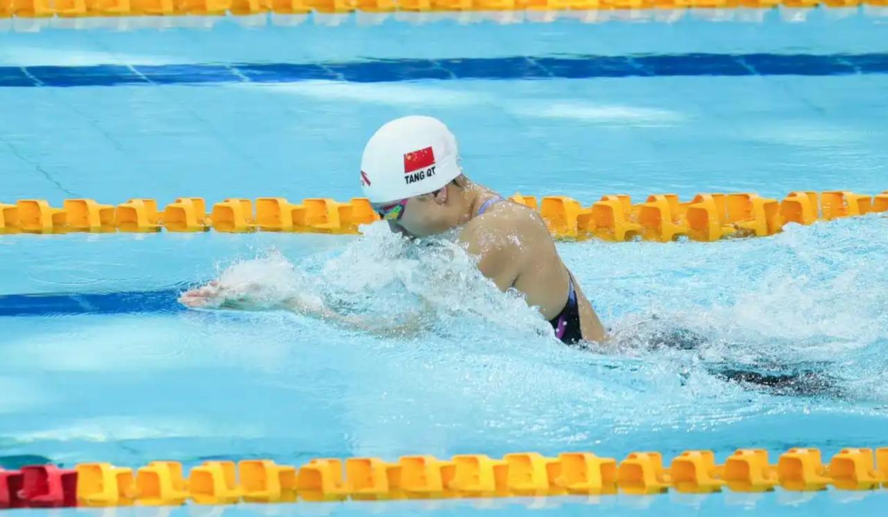 2004年出生的美女游泳名将唐钱婷，在今天进行的“2026全国游泳公开赛”，女子