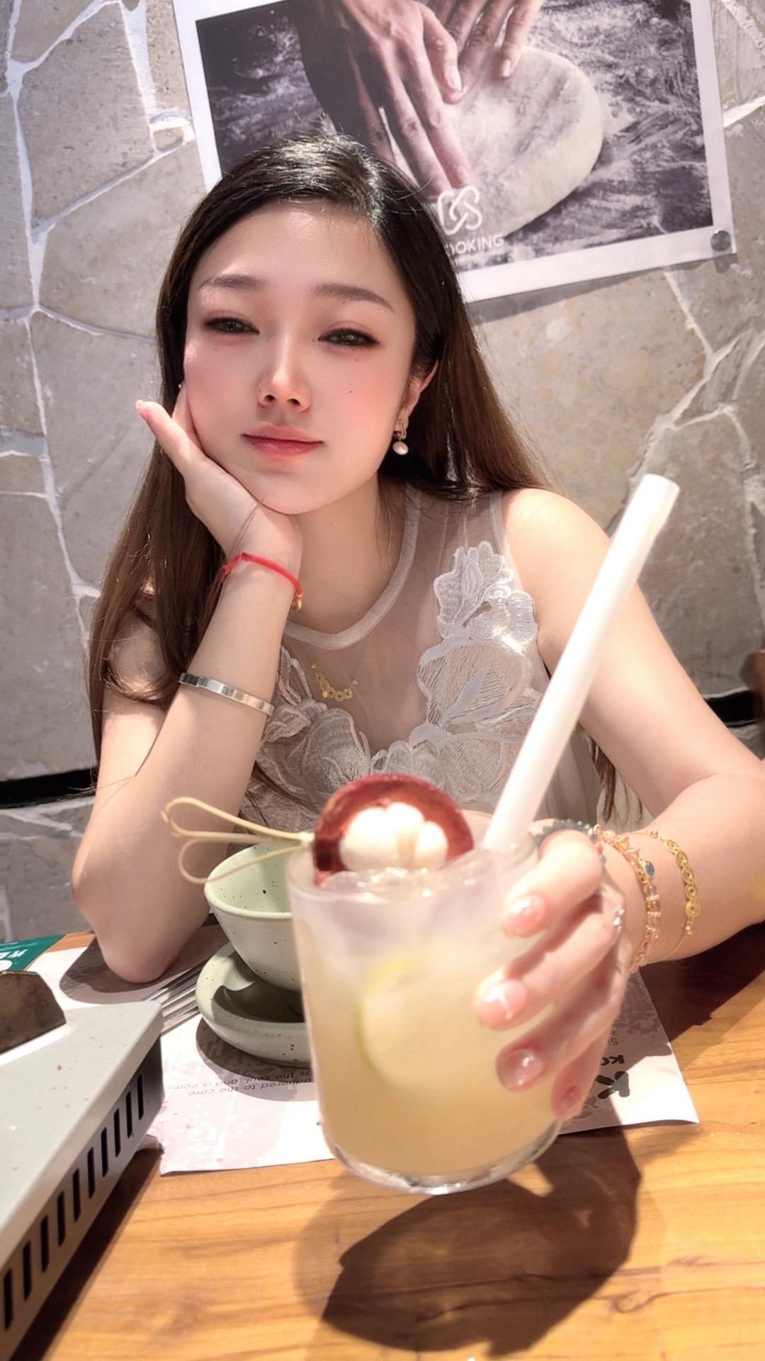 幸福大概就是，有人哄，有人宠，有人懂🫰♥️