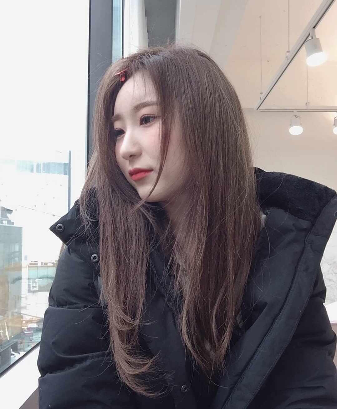 世界名画
本来是以思考中的彩演为概念在拍摄的..
曺柔理..这次...和狗狗一起