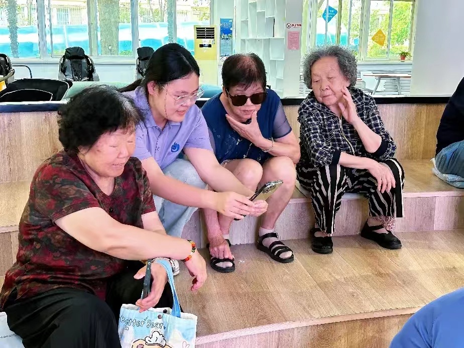 秦岭笑谈 曲阜师范大学计算机学院“河魂赤脉，青行传薪”实践队推广通用语言 温暖银