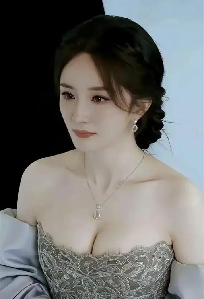 杨幂96斤的真相，狠狠打了谁的脸？
还在信杨幂80斤的鬼话？
人家官方身高166