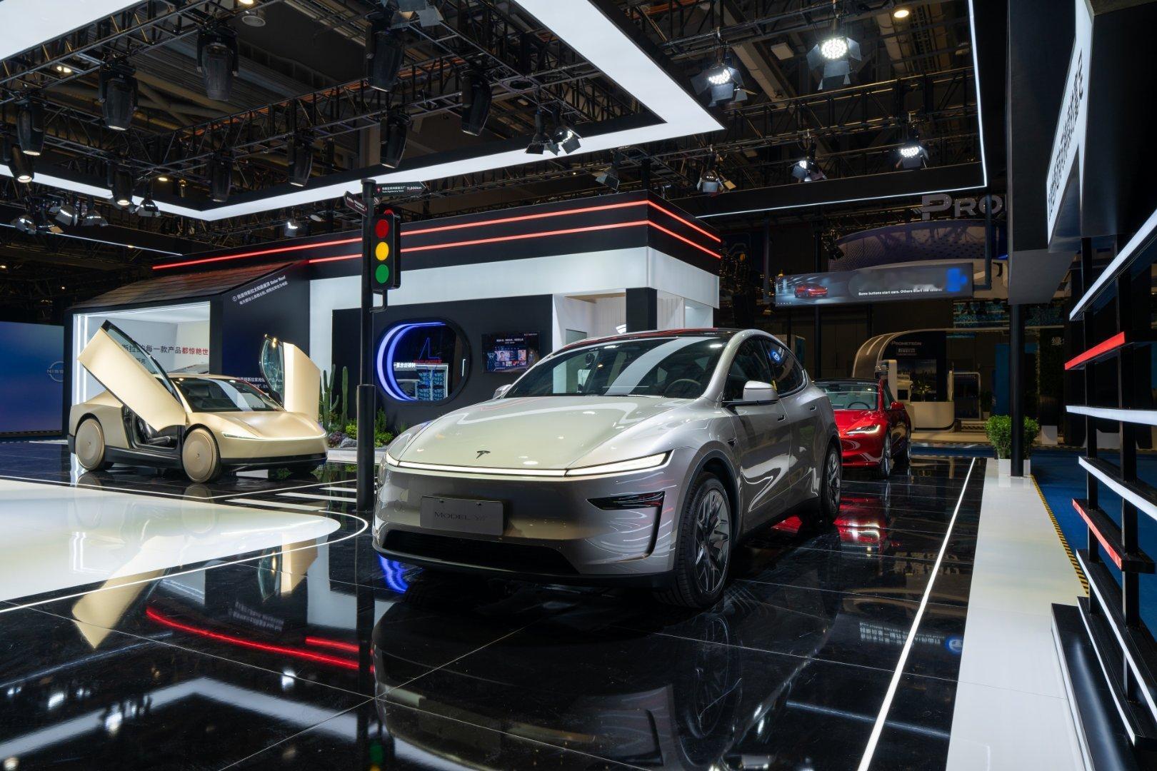 特斯拉Cybercab亮相进博会特斯拉Cybercab在进博会完成亚太首秀，释放