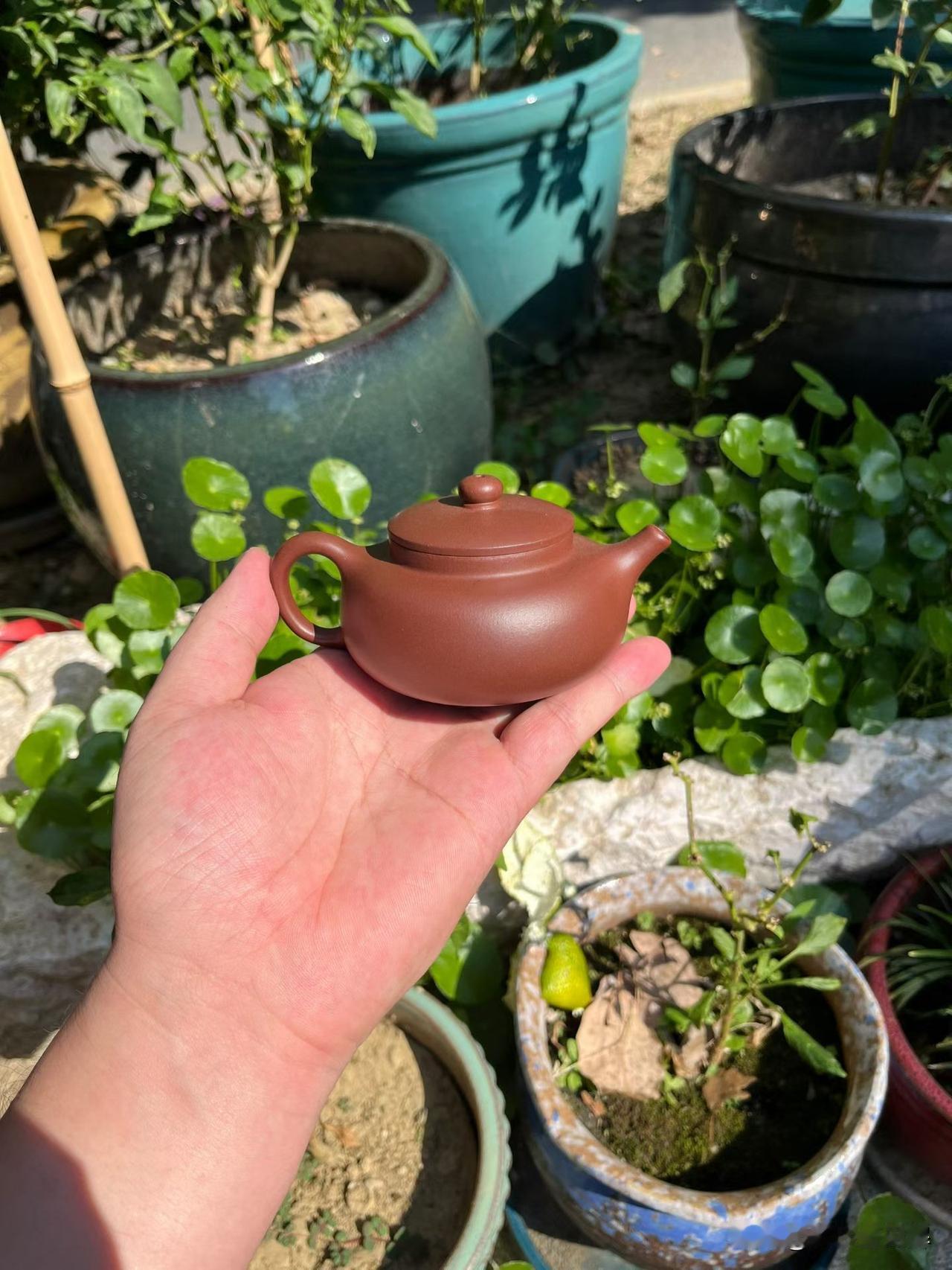 平安二字，从来都不是华丽的辞藻，而是落在日常器物里最朴实的祝愿。平安壶没有张扬的