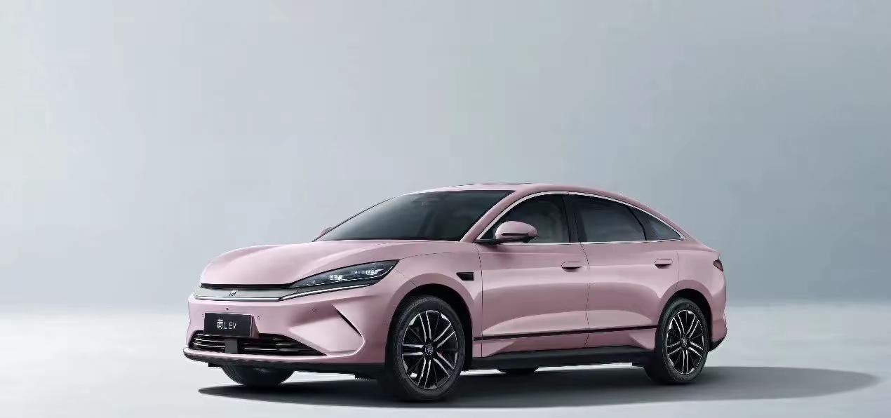 你有没有想过，花十万块就能用上百万豪车的底盘技术？

这不是白日梦。最近比亚迪突