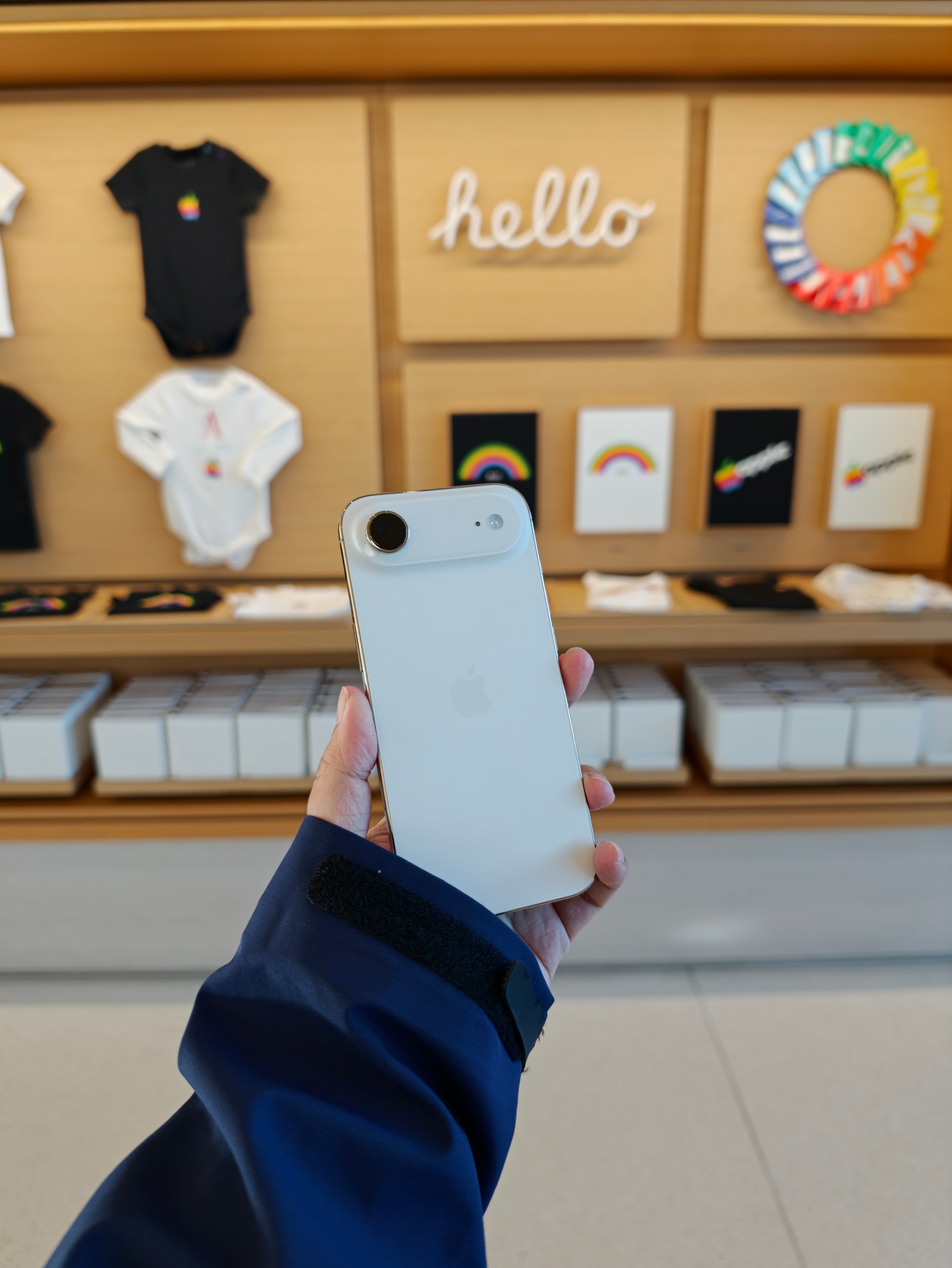 带iPhone Air 回家了Apple Park 真的是让人心里变纯净的地方。
