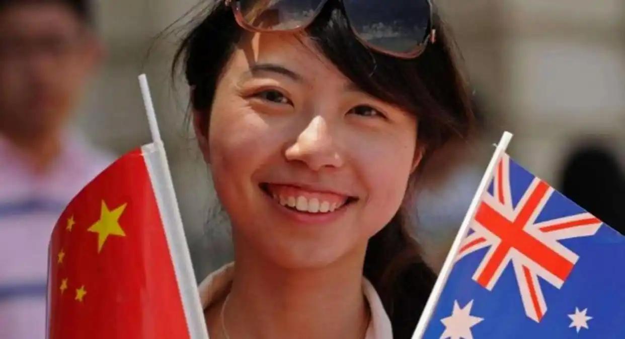 一位美国华人的感慨，最近戳痛了不少人的心。他说，华人精英移民到美国之后，不出两代