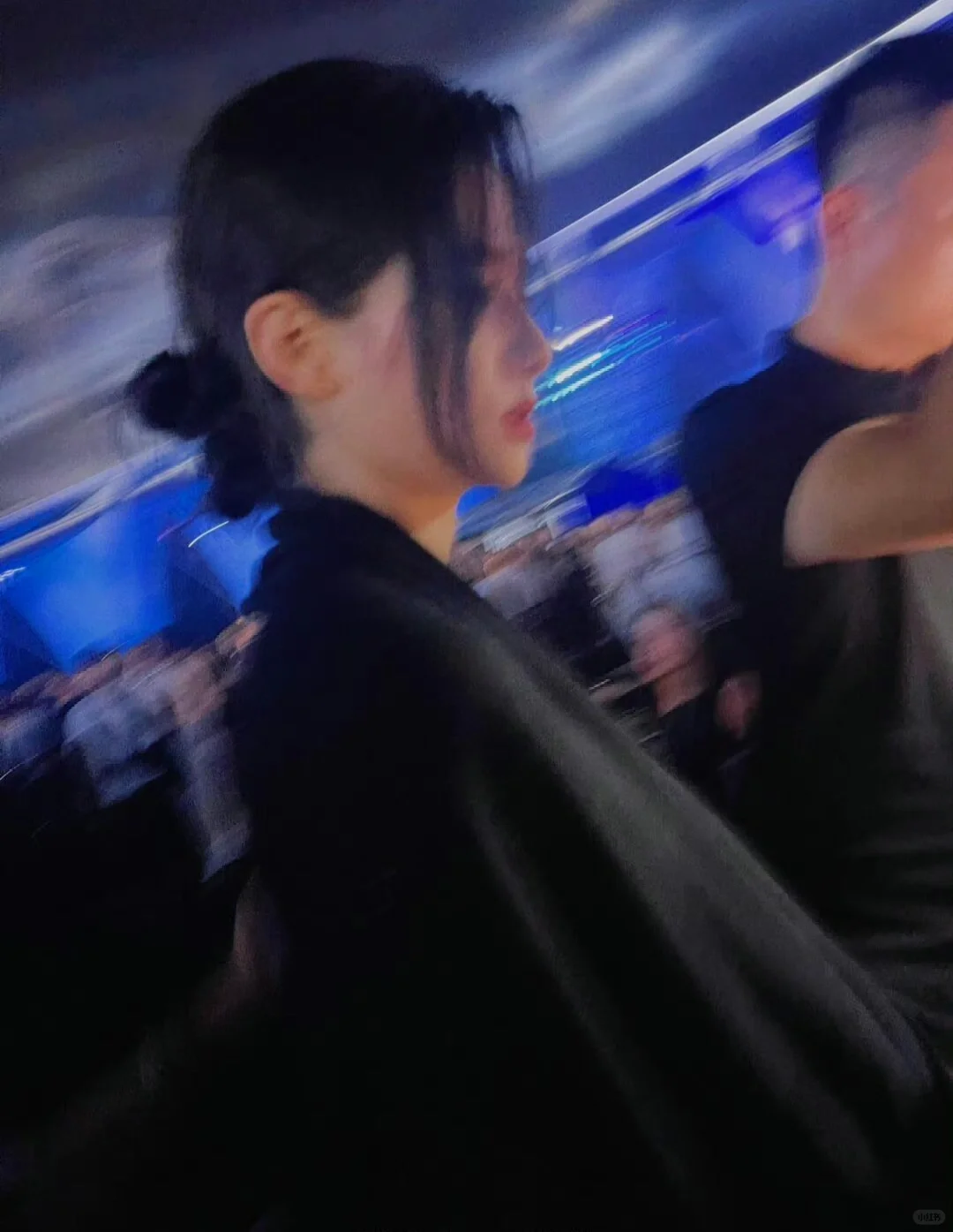 wc 小说女主 一个披肩都这么美🤤