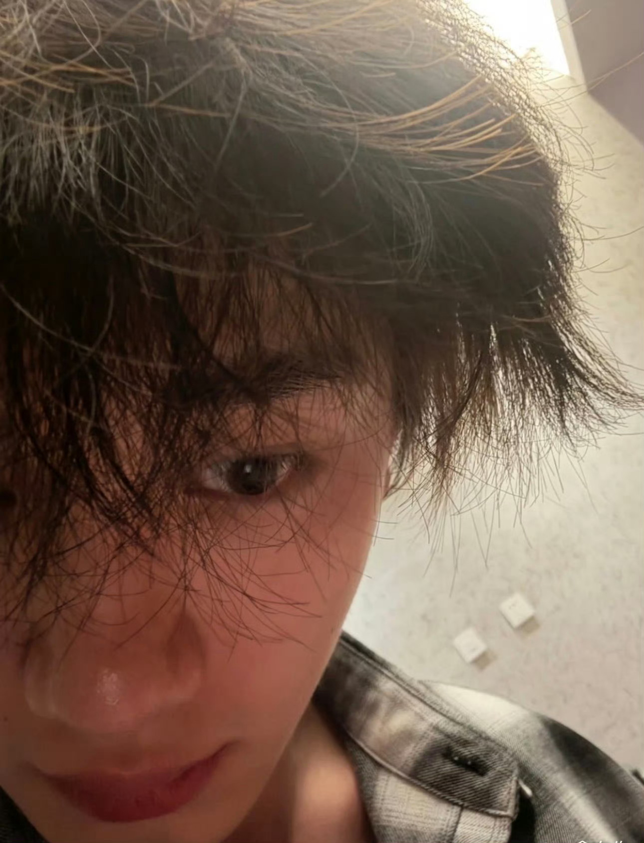 丁程鑫这个半开领口 丁程鑫你是不是在going人呐 这个半开领口[污][钱]谁来