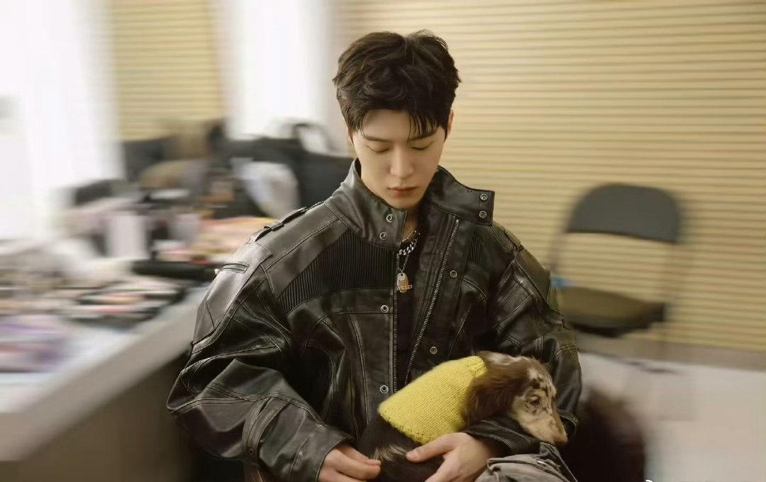 好可爱啊，给他吃！范丞丞健身餐被偷吃了