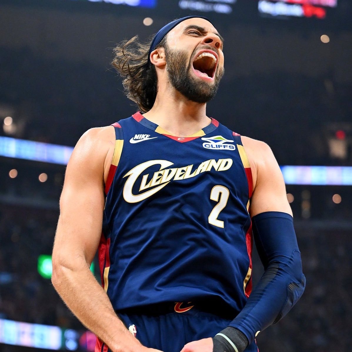 The Athletic：骑士可能打包选秀权交易走斯特鲁斯的合同，以便给詹姆斯开