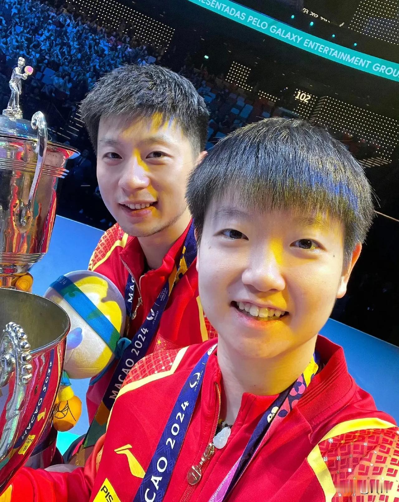 孙颖莎 马龙合影，笑的如此美丽