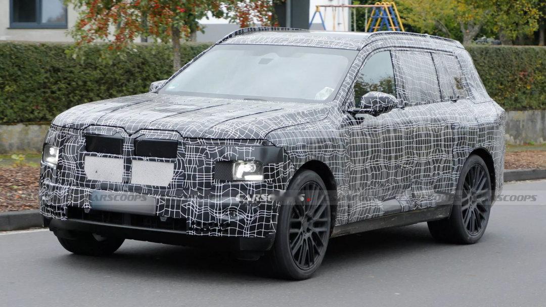 车市热门 这款宝马旗舰SUV-新一代X7测试车近日在德国现身。乍看之下，这辆覆盖