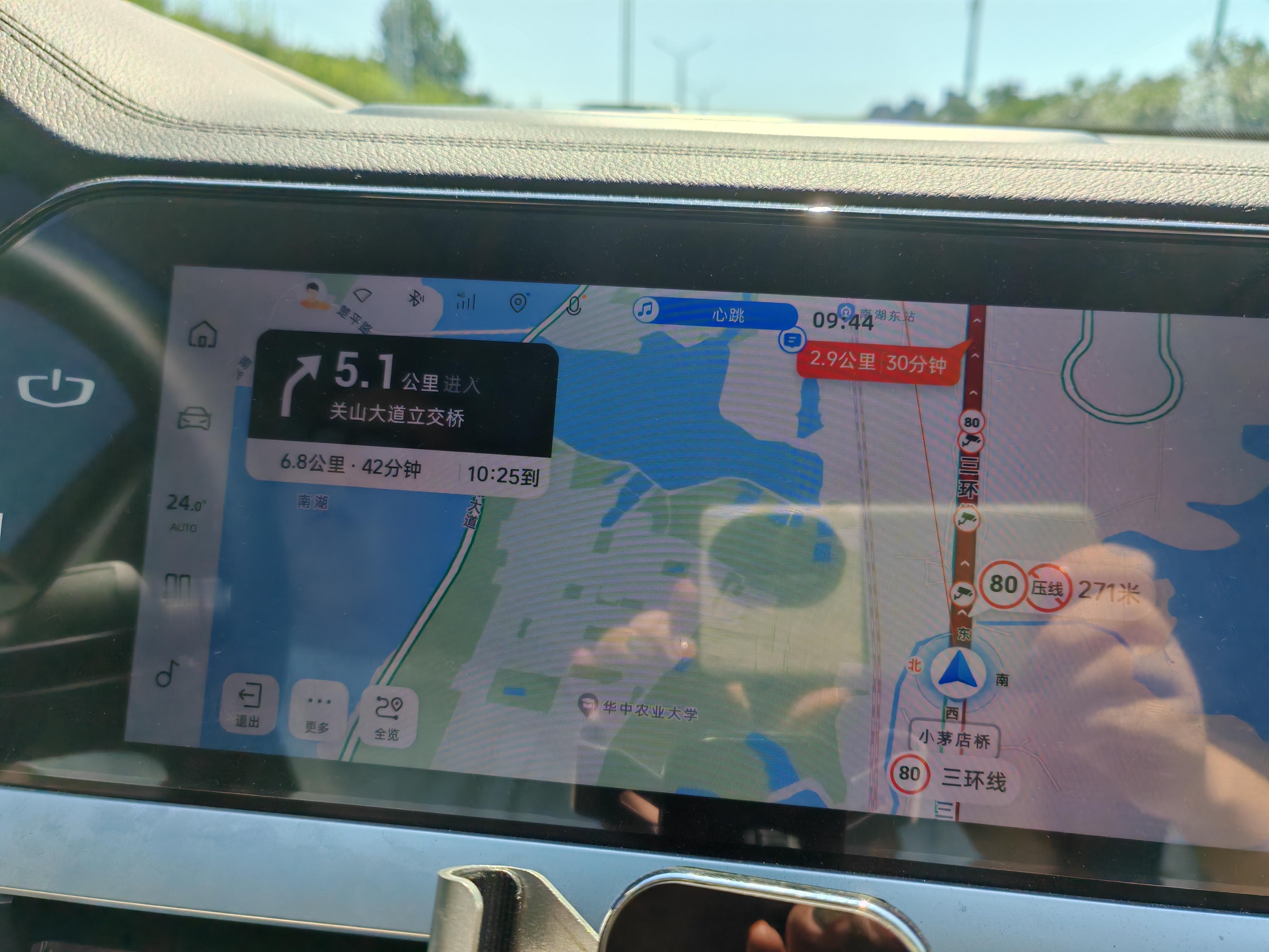 今日月刑，路上事故数量刷新记录了。大堵车。 ​​​