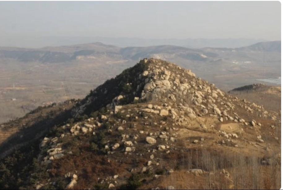 老狼原创：老父参加孟良崮战役的回忆。据老父回忆孟良崮战役是极其残忍的恶...