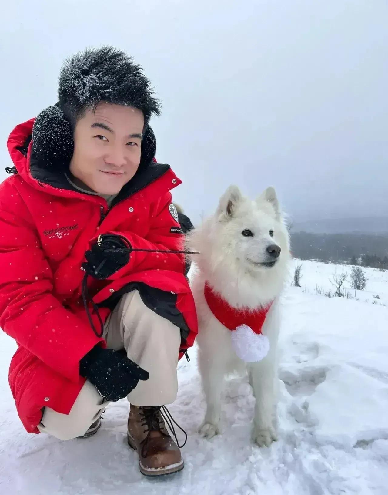 董宇辉不会真的要加入京东吧？
都提前给大家预告了，这衣服打扮和京东的标志不能说很