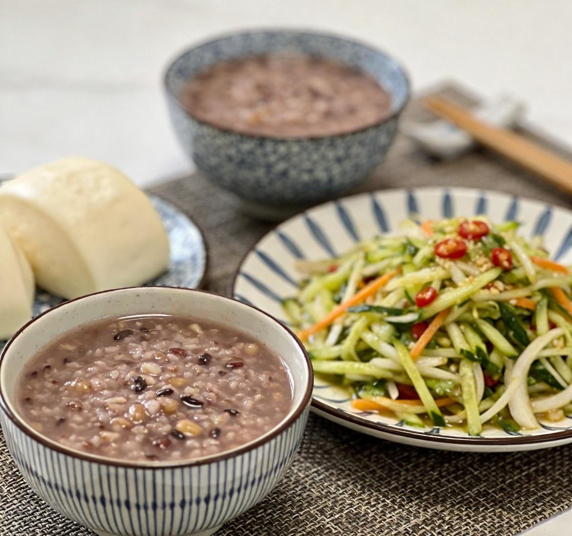 一日三餐,你认为哪一餐最重要? 
一日三餐，哪一餐最重要？

“早餐要吃得像皇帝