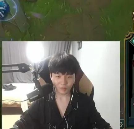 Rooike这个瘦的有点不太正常了啊！
以前在IG的时候白白胖胖的，后来离开IG