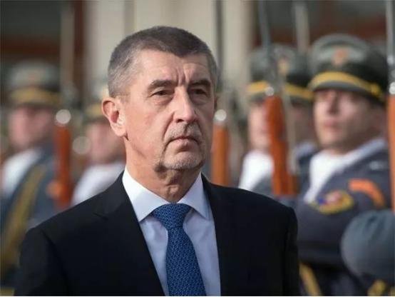 捷克扛不住了！在捷克总统帕维尔被我们“拉黑”，冻结交往之后，捷克现在主动对我们示