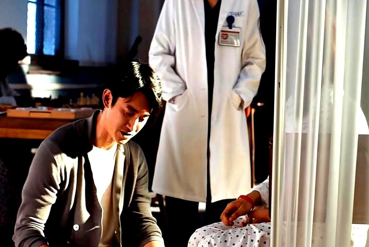 《危险关系》里罗梁这个人，看得人后背发凉。

他把自己外甥女珊珊弄进精神养护院，