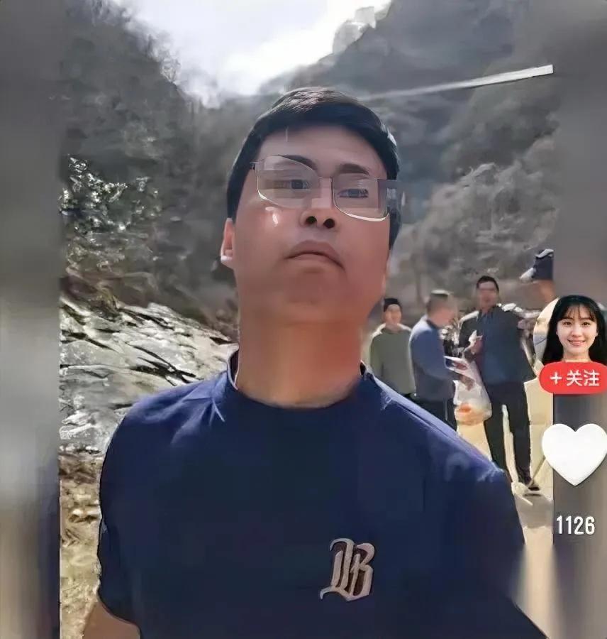 景区这幕太气人了！

五六个人当面扔垃圾还叫嚣

志愿者在秦岭景区捡垃圾时，撞见