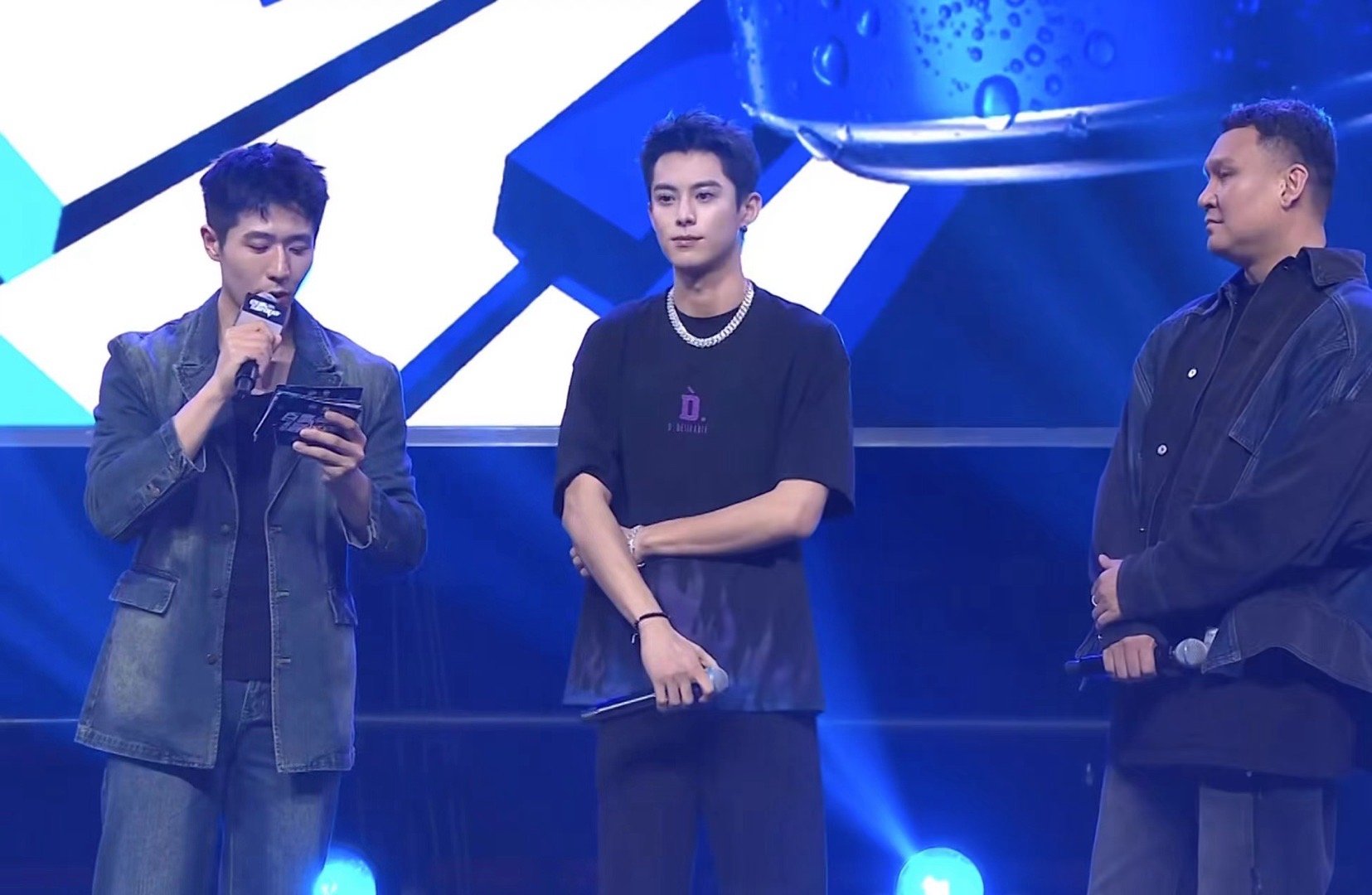 #王鹤棣说马上发新歌#真的很想听啊，听说王鹤棣准备了很久，无论是整体概念还是歌词