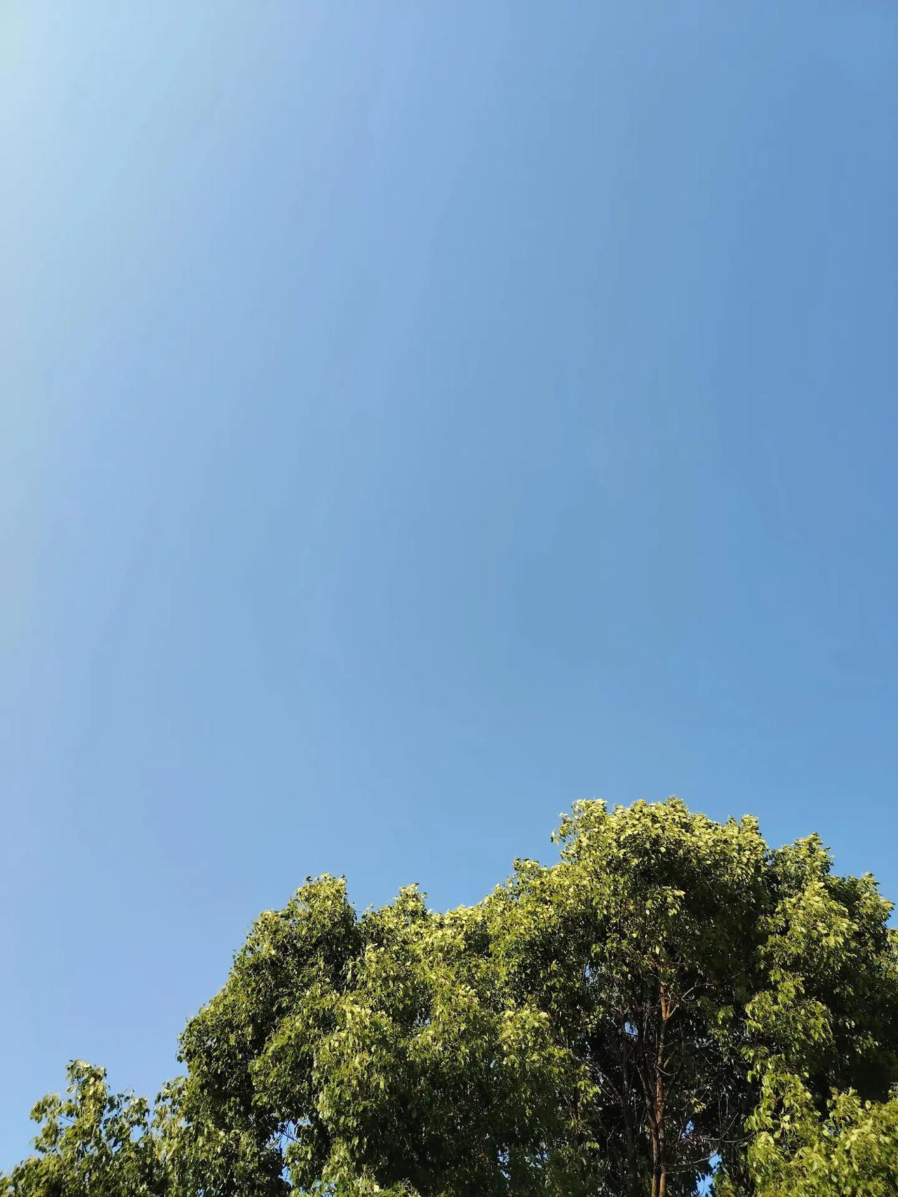 天空你是否知晓一切？！没有云的蓝天你是否喜欢