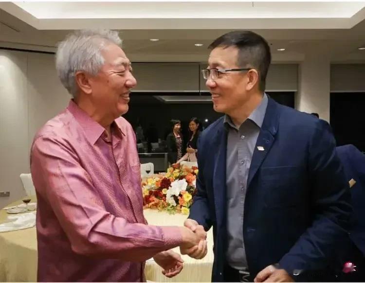 新加坡政坛大佬，国务资政兼国家安全统筹部长张志贤昨晚设宴款待董军国防部长！现场双