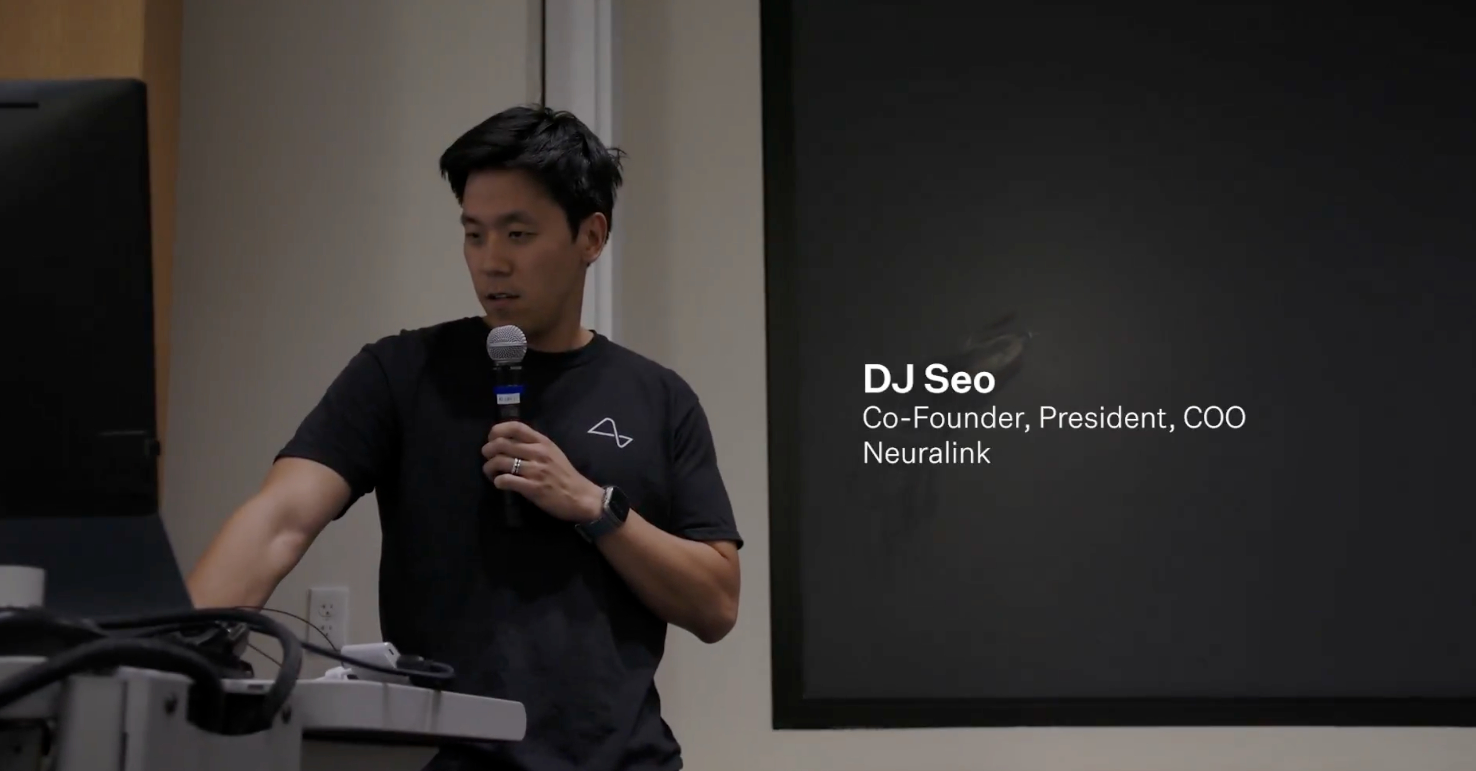 DJ Seo：Neuralink正开发10倍能力的设计，可扩展至100倍1月30