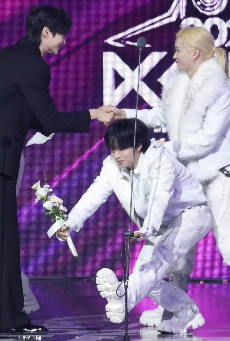 凄迷能不能别丢人了！别影响我们公主外交 