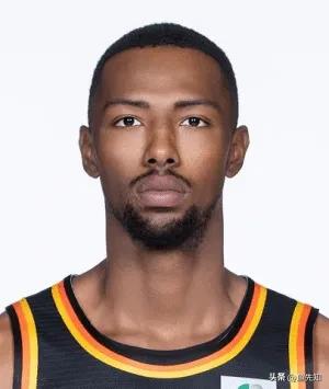 山西队本赛季换的几个外援，实际上海不如上赛季的贾尔斯。贾尔斯今晚在跟广厦的比赛中