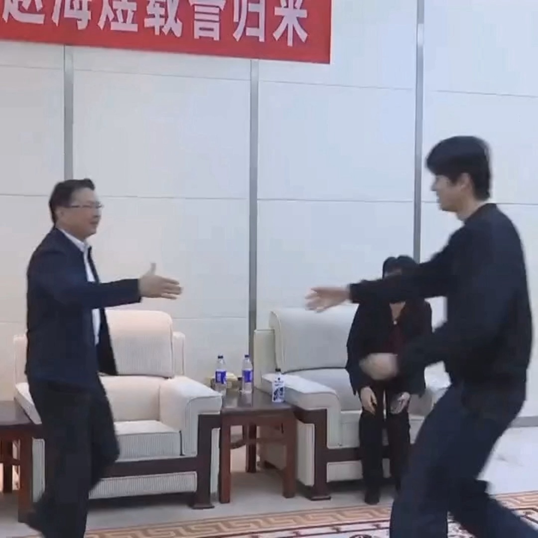 18.0 『8884』回到家乡后很活泼的一只小顺！*请注意，P4并非静态图