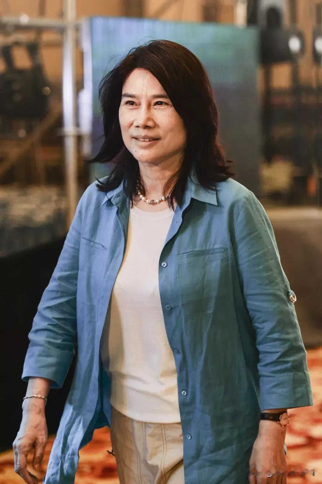董明珠说，这个时代有钱就是成功者，但是觉得如果我这样讲，我今天不该站在这个讲台上