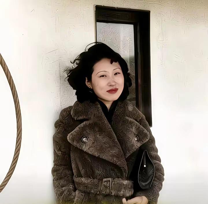 三十年代的发式和穿着，跟现在比一点儿也不过时！