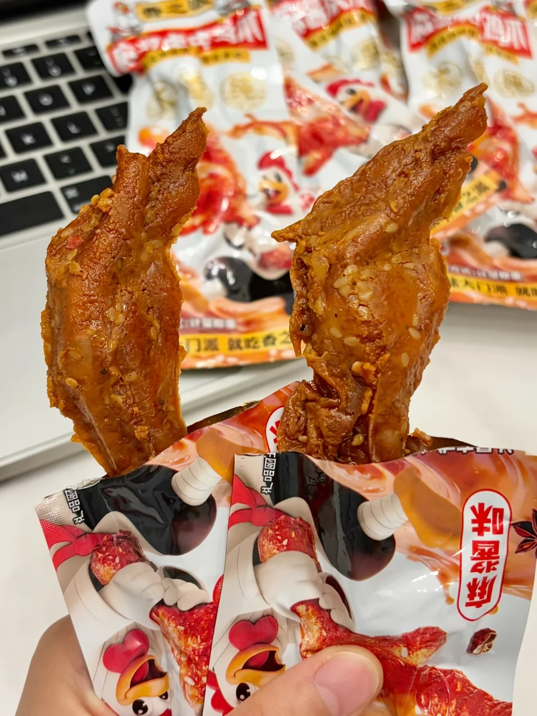 吃之前：不就是个鸡爪子能有多好吃…😅