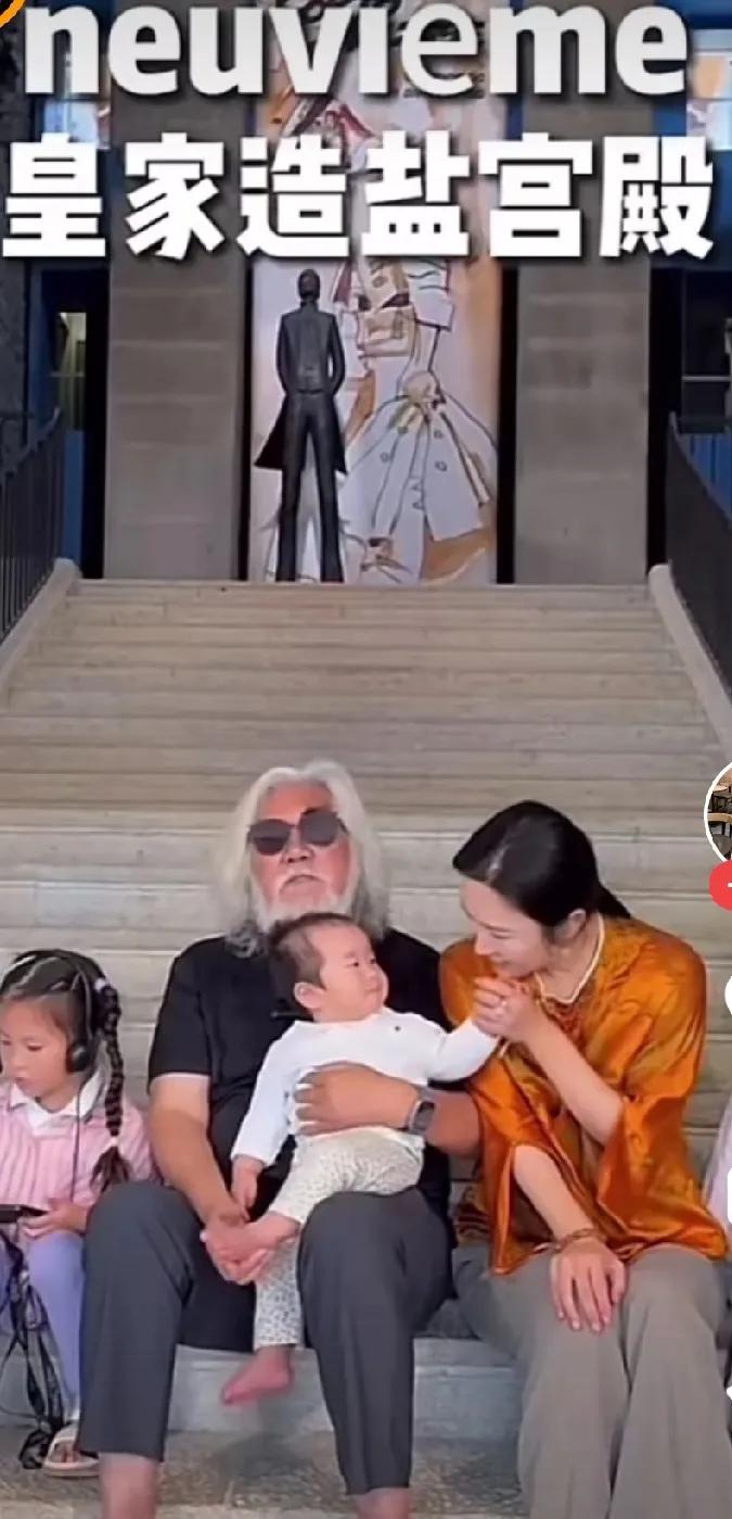 男人比女人大几十岁，人家都认为正常。
关键是男人年纪大，也不耽误生小孩。
张纪中