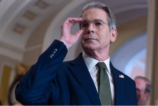 最近国际上这桩能源事儿，看着特别现实，也特别能看出小国的无奈，一边是印度顺利拿到