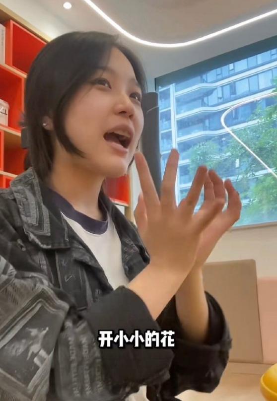 #挖呀挖桃子老师每场直播收入千元# 我记得但是看到过一个观点，这泼天的富贵并不是