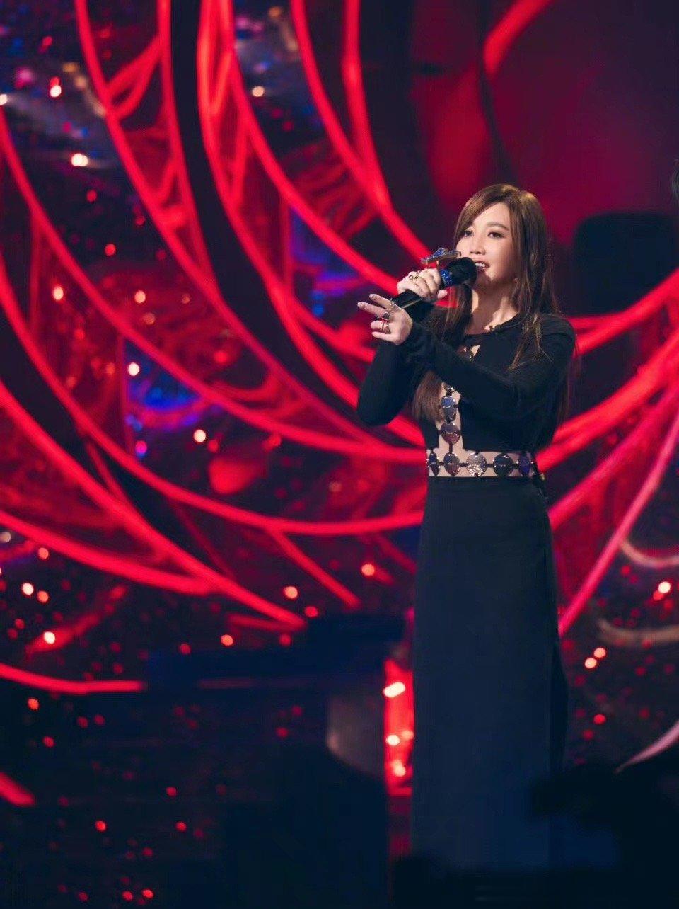 #alin# 永远都会记得alin在《我们的歌》带来精彩的表现，每次听到她的歌声
