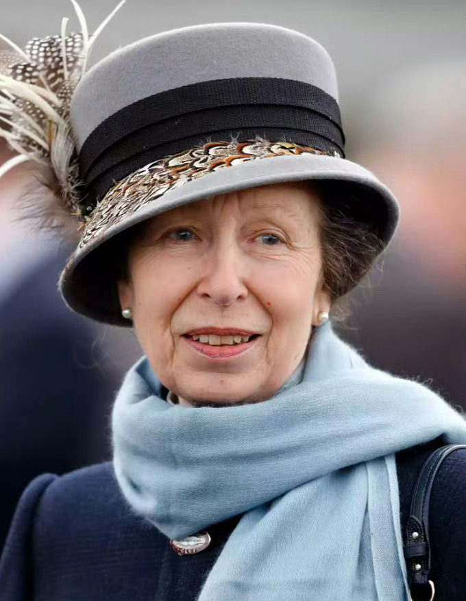 安妮长公主（Anne, Princess Royal，1950-）75岁，第一任
