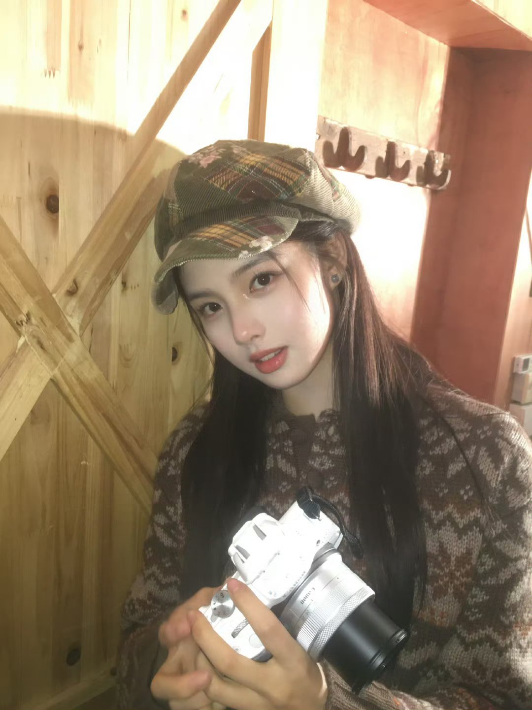 艾米 不知道我的身材很曼妙艾米这玩完梗又乖乖认真回答“挺开心的”，又乖又皮的样子