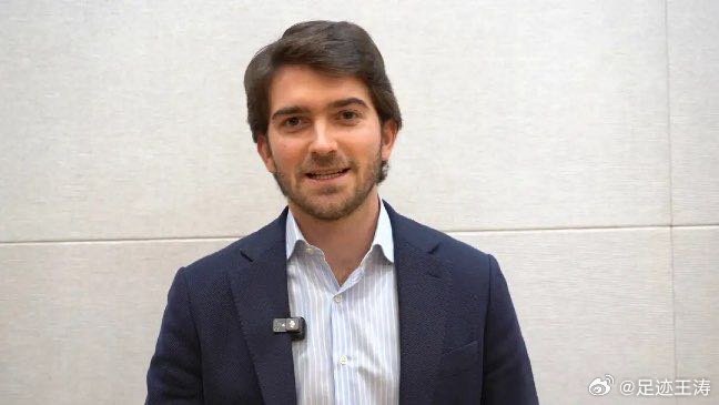 国际足联职业足球战略发展经理阿尔瓦罗·卡利亚斯祝贺《足球之夜》三十周年生日快乐我