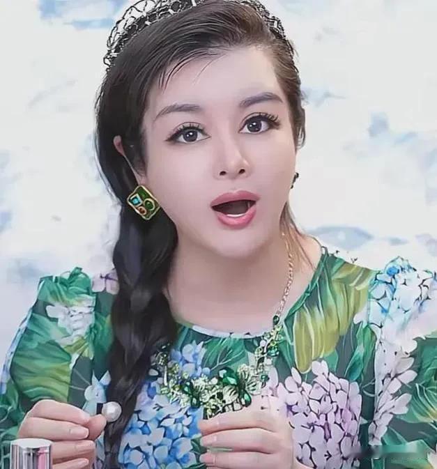 罗兰多可真让人捉摸不透啊！于文红在直播间里老是诋毁他和他的家人呢，他却像啥都没发