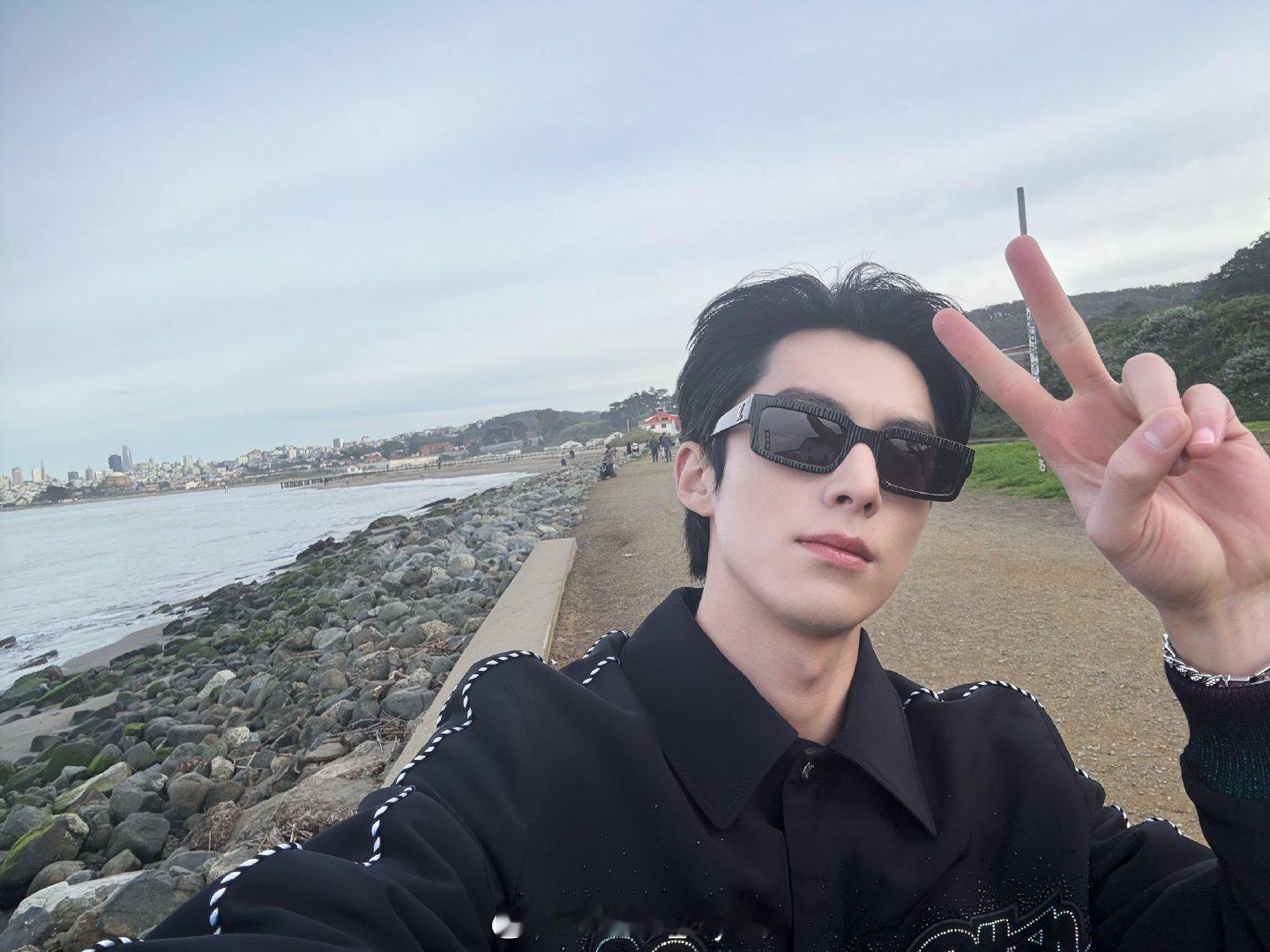 王鹤棣晒自拍～🤳 ​​​